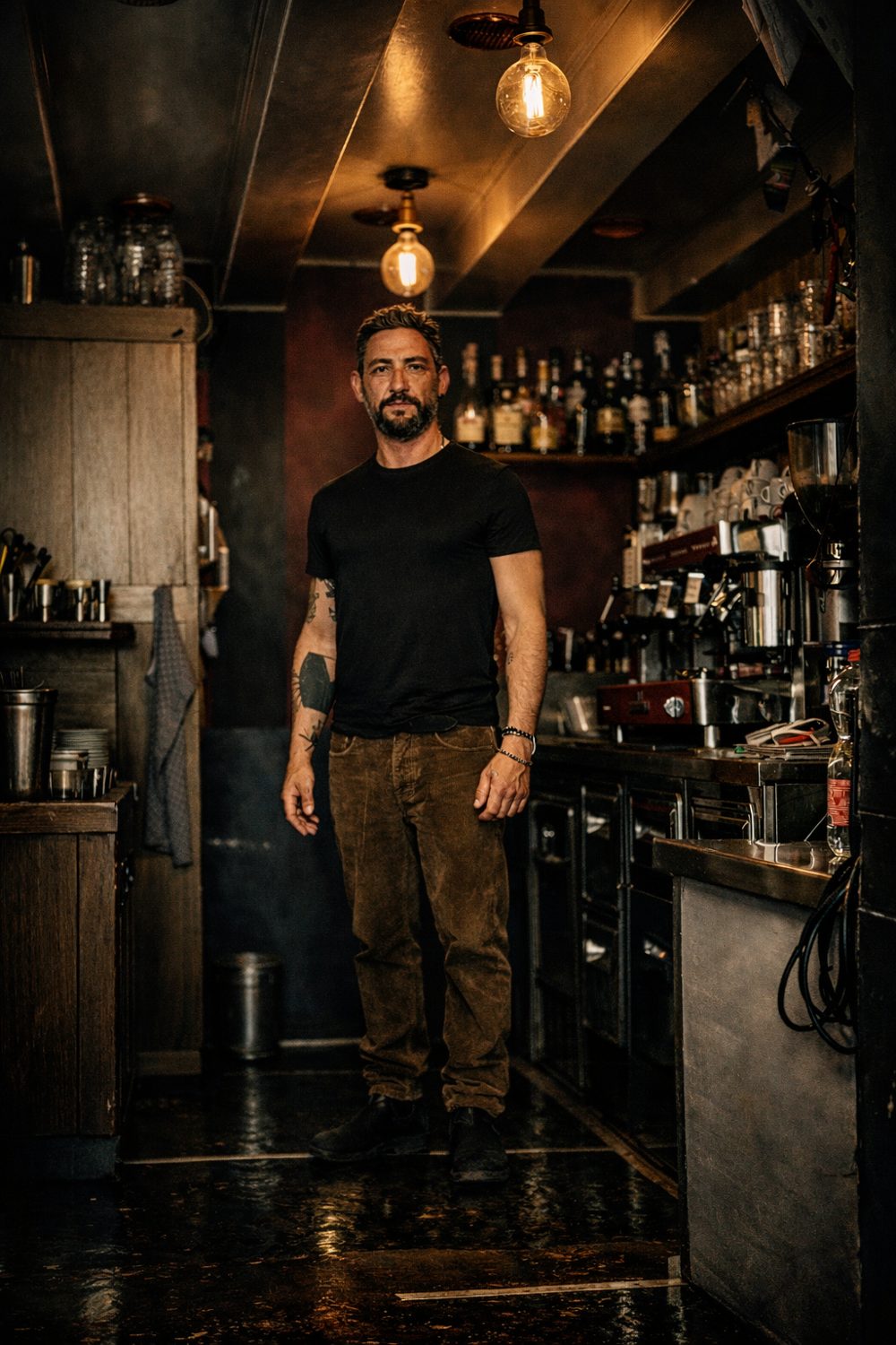Armando Russo nel suo bar